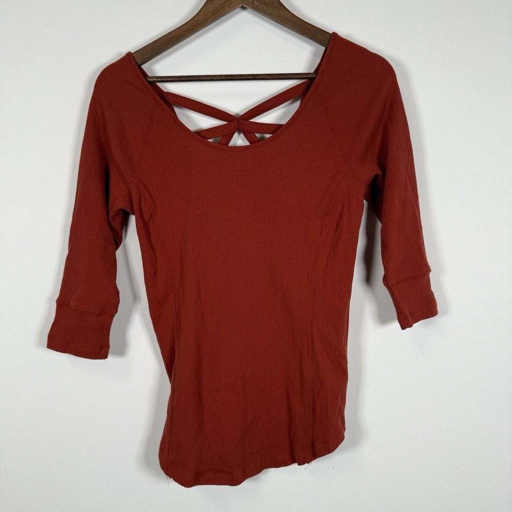 Maurices Women's‎ 3/4 Sleeve Shirt Clay Orange Ribbed Cross Cross Size Large